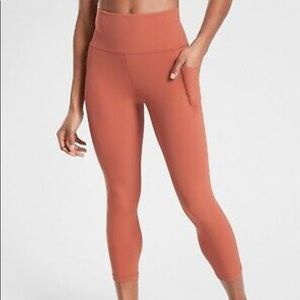 Athleta Salutation Stash Pocket II Capri